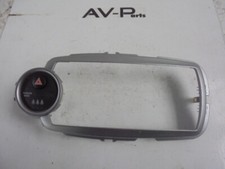 Original Toyota Yaris P13 Radio Rahmen inklusive Warnblinklicht Schalter / Info