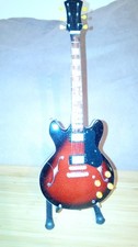 B Ware! Gibson 335. Ikonische Gitarre der 50er R'n'R Szene 25cm Model 13-01