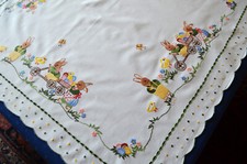 Fröhliche und lustige gestickte Osterdecke 86 x 82 cm Baumwolle 12 Häschen