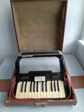 altes Akkordeon Premiere mit