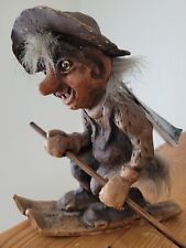 Fosse Troll auf Skiern