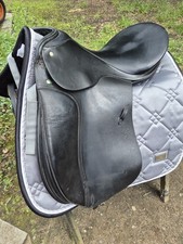 Schwarzer Dressursattel 17,5