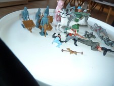 Konvolut verschiedener FIGUREN zur Ersatzteilgewinnung--