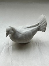 Taube in matten Porzellan