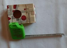 Altes Werbe-Maßband "MICHELIN REIFEN" (grün) in Form von Benzinkanister mit OVP