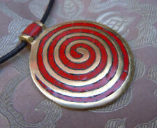 Wunderschönes großes AMULETT /Anhänger aus Nepal Spirale/Schnecke mit Koralle