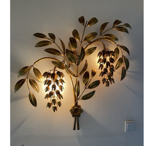 Goldene wandlampe aus metall - aus,