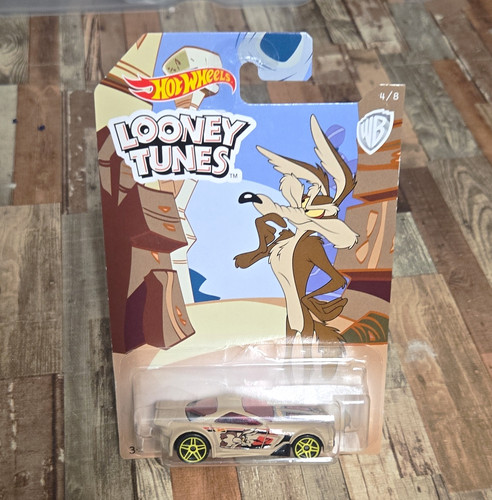 Hot wheels looney tunes - hot,
