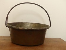 Frankreich: alter Kupferkessel