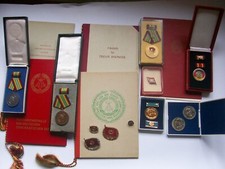 11 Orden Abzeichen 5  Urkunden