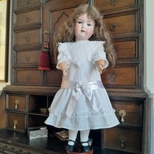 Puppenkleid aus antikem Stoff