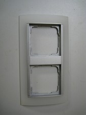 Gira Event Opak weiß mit Zwischenrahmen Farbe Alu lackiert, 2fach Rahmen