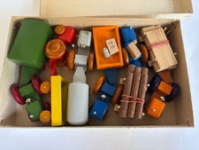 Erzgebirge-Holzspielzeug Konvolut 6 Fahrzeugen mit Anhänger Dregeno? OVP 1967
