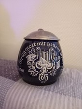 Bierkrug mit Zinndeckel Spruch
