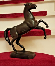 Bronzepferd aufsteigend dunkel gebeizt