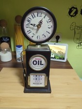 Kleine Standuhr im Zapfsäulen Design