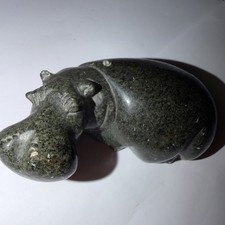 Dunkelgrüner Speckstein