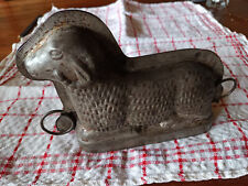 Uralte Lammbackform Ostern