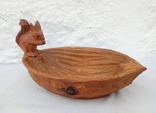 Schöne alte nussschalenschale - schöne,