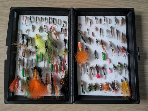 Fliegenbox mit über 100