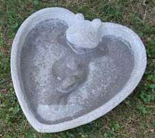 Vogeltränke Herz mit Frosch