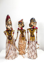 3 indonesische Stabpuppen
