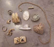 Schmuckkonvolut aus Omas Schatulle