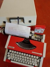 OLYMPIA TRAVELLER DE LUXE LEUCHTROT SUPERZUSTAND FUNKTION TOP ! 1973 2 NEUE FARB