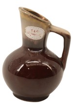 Klassischer Keramik Krug Braun