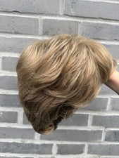 Perücke Dunkelblond Hellbraun