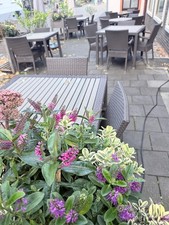 terrassenmöbel set, 25 Stühle + 6 Tische, Braunfarbe, für Gastronomie.