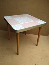 Tisch Hocker Fliesen