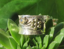 Ω Ring extravagant gelber