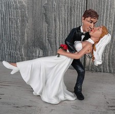 Tortenfigur lustig Brautpaar Kuss Hochzeit Geschenk Filmkuss Wedding Deko Figur
