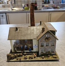 Faller 130960 - Brauerei H0, mit Beleuchtung, Rauchgenerator und Figuren