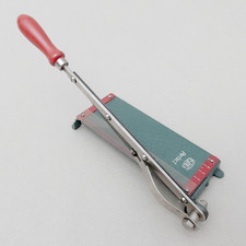 Papier Schneidemaschine Wellenschnitt Kartenschneider Hebelschneider  Foto 50er