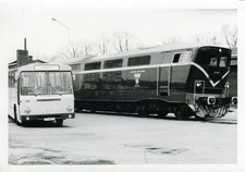 WLE DE0902 neben Bus 152 von Büssing ca. 1975