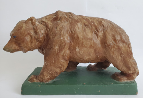 Alte bärenfigur auf sockel - alte,