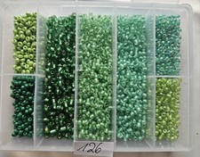 Box mit Rocailles Und Stiftperlen 126