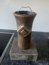 Grablaterne Bonze auf Marmorsockel mit dazugehöriger Grabvase