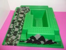 Lego Bauplatte 3 D Burg Rampe  Ritter grün ca. 25 x 25 cm