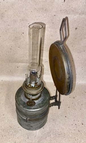 Alt petroleumlampe mit - petroleumlampe,