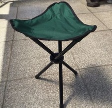 3-Bein Campinghocker klappbar schwarz/grün Falthocker mit Tragegurt Anglerhocker