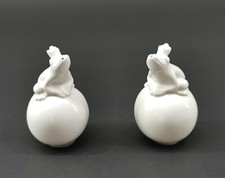 9944017 Kämmer Porzellan Streuer Frosch-König auf Kugel weiß H8,5cm