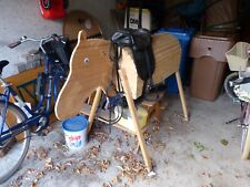 Großes Holzpferd/ Voltigierpferd inkl. Sattel, Halfter und Putzzeug für Kinder