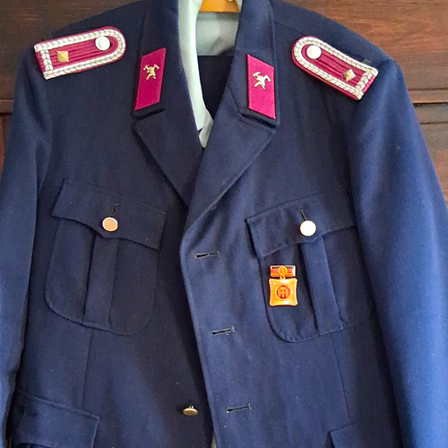 Ddr uniform mit abzeich - ddr,