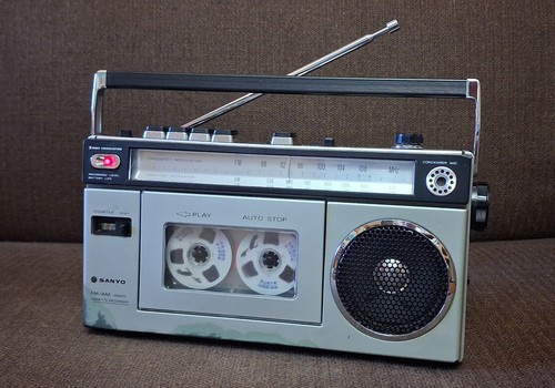 Sanyo 1700f radio - radio, cassette
