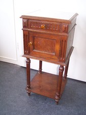 Gründerzeit Nachttisch