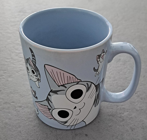 Kleine katze chi - chi, katzentasse