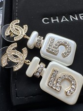 Ohrringe Gold weiße Perle Diamanté Ohrhänger Chanel CC 